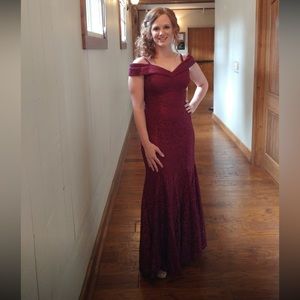 David’s Bridal size 4 bridesmaid dress worn once